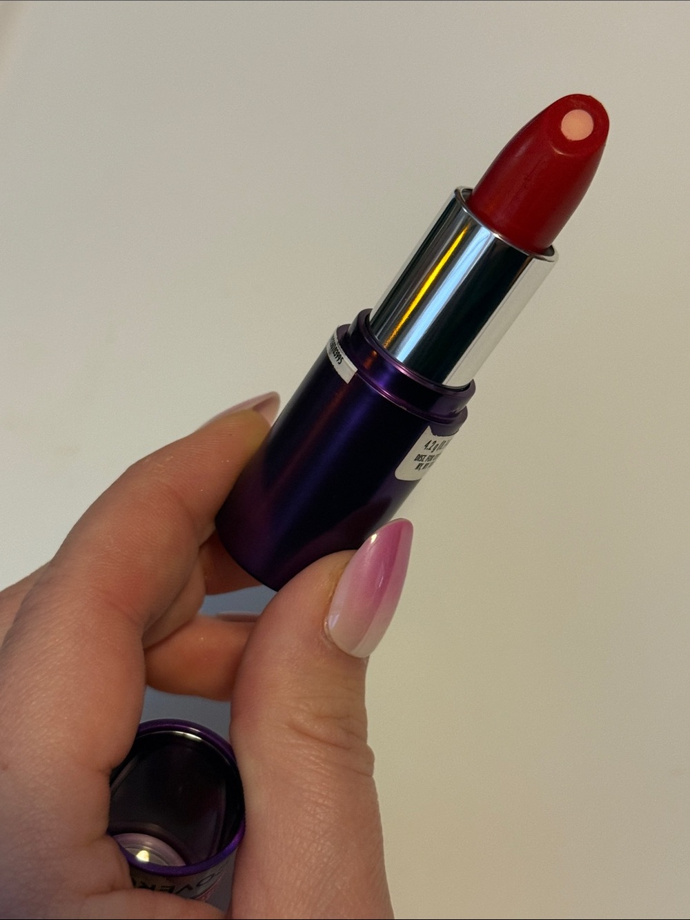 Covergirl Simply Ageless Hyaluronic Acid Moisture Renew Lipstick Devoted Red - Picture 9 of 9